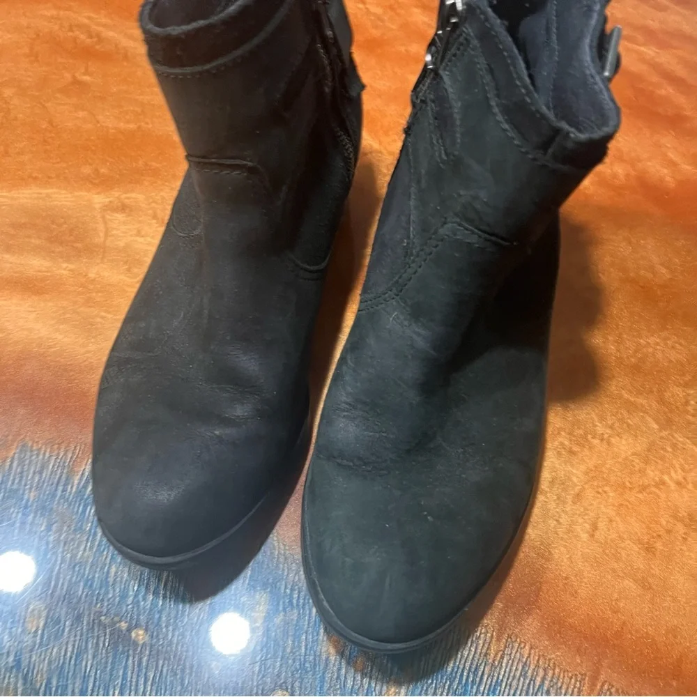 Sorel Lolla Black Leather Ankle Boots size 7